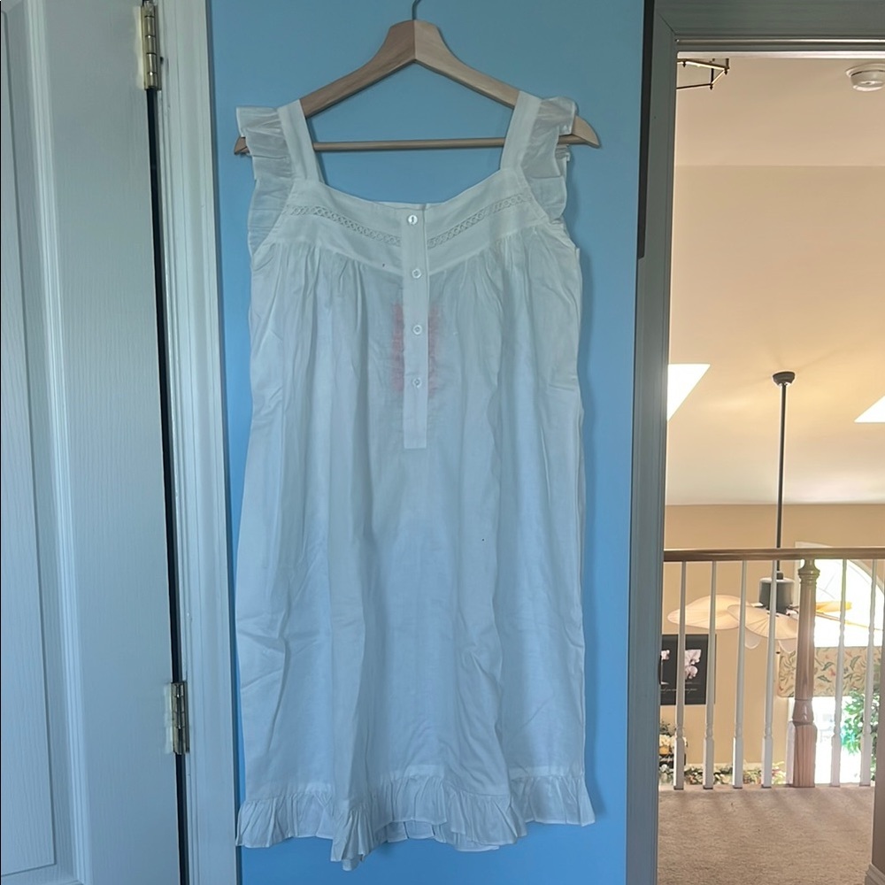 White Sleeveless Nightgown